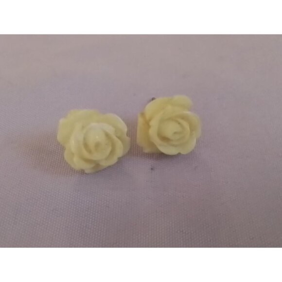 Vintage Rose Stud Earrings Delicate Floral Design Retro Jewelry - Picture 1 of 4